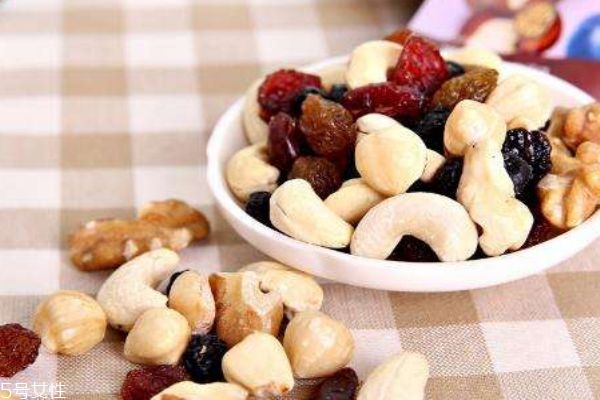 吃每日?qǐng)?jiān)果有什么好處 堅(jiān)果吃多少比較好