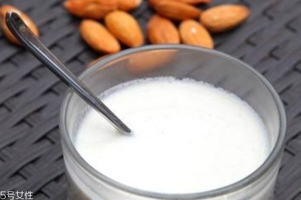 杏仁露孕婦能喝嗎 孕婦不能喝可樂(lè)類飲料