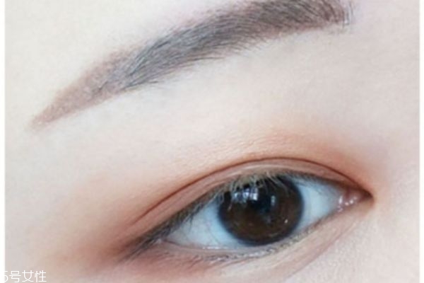 橘棕色眼影怎么畫(huà) 金棕色眼影畫(huà)法
