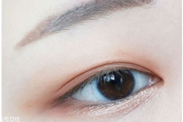 橘棕色眼影怎么畫(huà) 金棕色眼影畫(huà)法