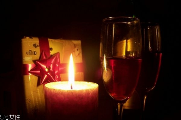 女性喝紅酒美容，一天喝多少比較好
