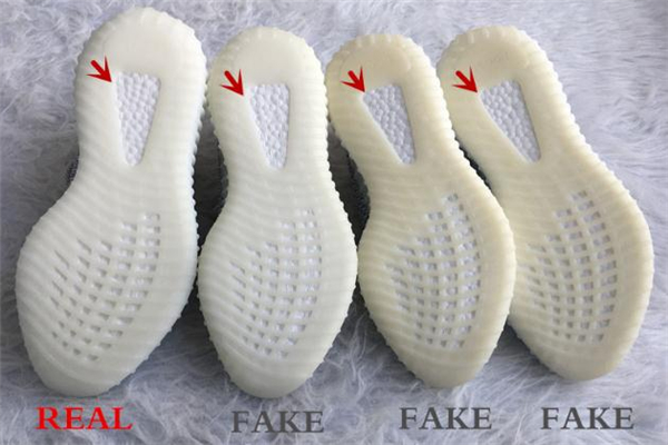 yeezy 350滿(mǎn)天星真假對(duì)比 鑒定方法看這里