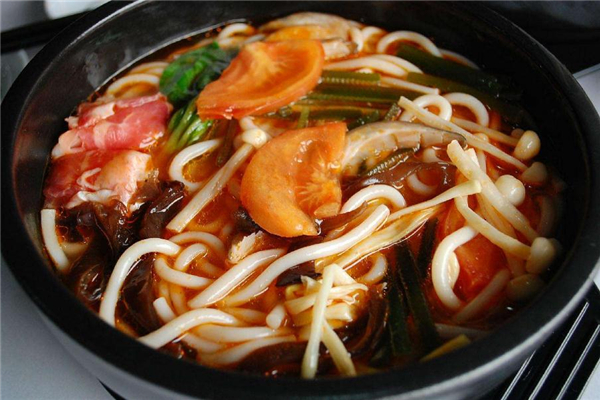 砂鍋米線(xiàn)是哪里的小吃 云南特色美食