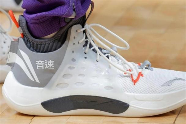 李寧音速7和全城7哪個(gè)好 音速7和全城7對比測評