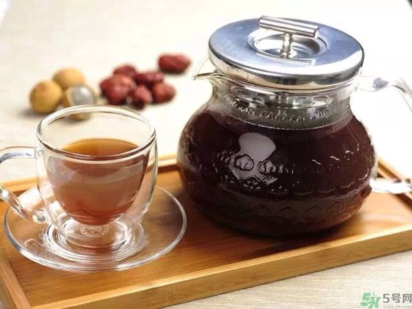 紅棗不能和什么一起吃？紅棗泡水喝會(huì)上火嗎？