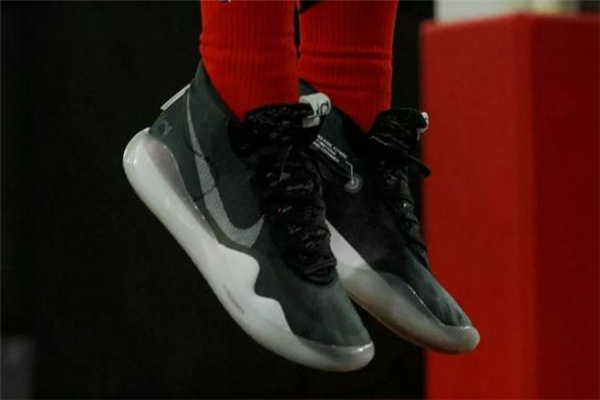 耐克kd12和lbj16哪個(gè)好 kd12和詹16對(duì)比測評(píng)