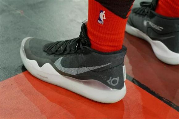 耐克kd12和lbj16哪個(gè)好 kd12和詹16對(duì)比測評(píng)