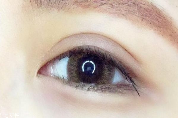 美瞳會不會傷害眼睛 化妝戴美瞳的注意事項(xiàng)