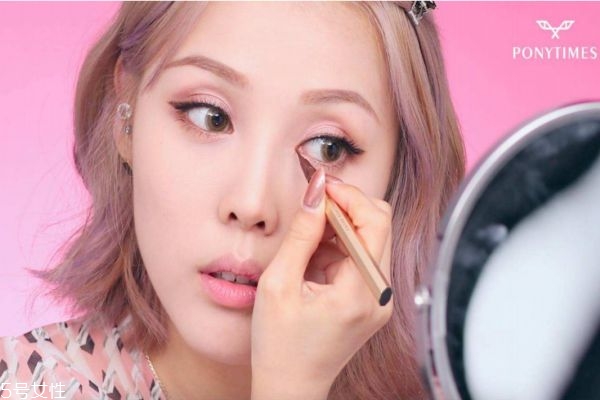 美瞳會不會傷害眼睛 化妝戴美瞳的注意事項(xiàng)