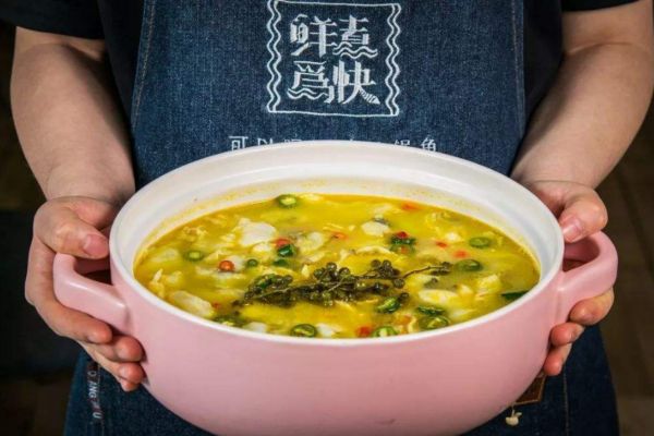 鴿子湯用開水燉還是冷水燉 鴿子湯水放多了有營養(yǎng)嗎