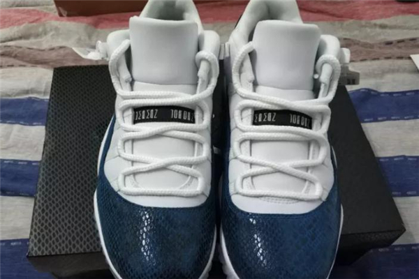 aj11 low藍(lán)蛇開箱測評 aj11 low藍(lán)蛇實(shí)物上腳