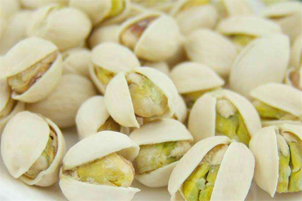 開(kāi)心果能和牛奶一起吃嗎 牛奶食用方法