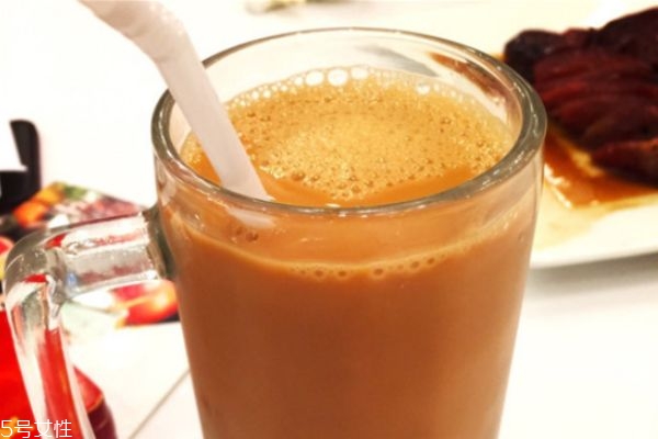 奶茶制作方法和配方 最簡(jiǎn)單的做奶茶的方法