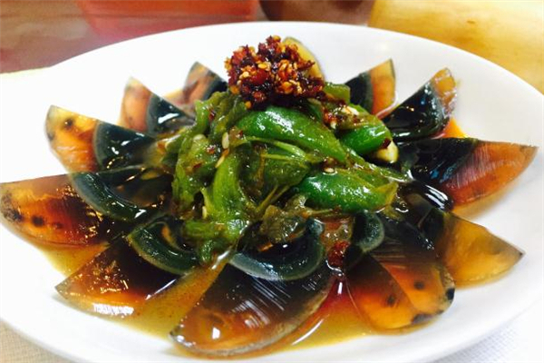 喉嚨痛能吃皮蛋嗎 不宜過(guò)多食用