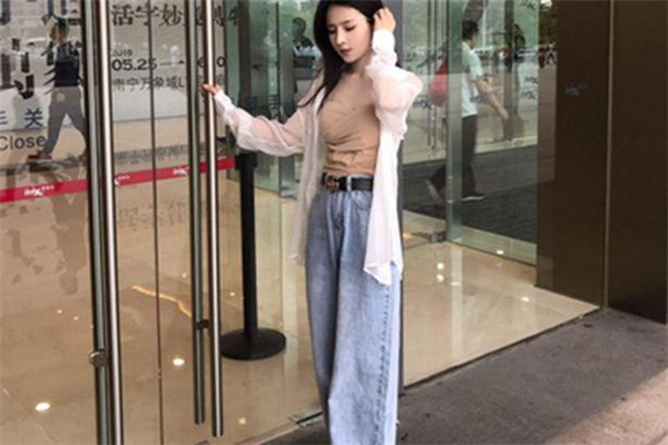 2019年夏天流行什么牛仔褲 時(shí)尚界的常青樹