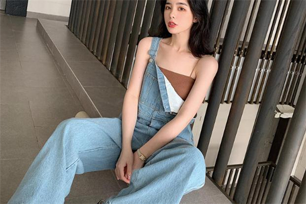 2019年夏天流行什么牛仔褲 時(shí)尚界的常青樹
