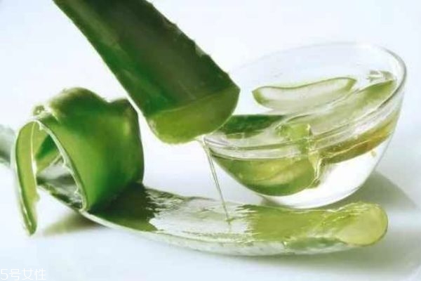 為什么蘆薈膠越用越黑 蘆薈膠敷臉?lè)蠖嚅L(zhǎng)時(shí)間