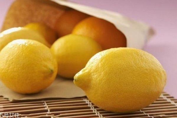 檸檬為什么可以美白呢 檸檬有什么營養(yǎng)價(jià)值呢