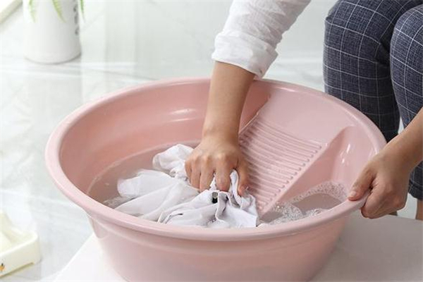 小蘇打洗衣服要泡多久 小蘇打洗衣服會(huì)變白嗎