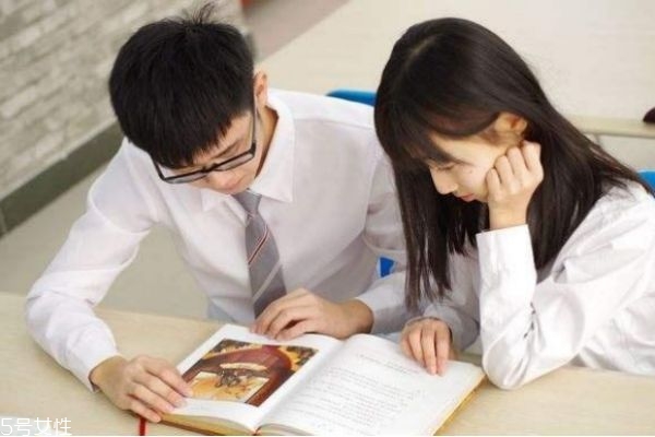 談戀愛(ài)男生應(yīng)該怎么做 戀愛(ài)男生要怎么做才好