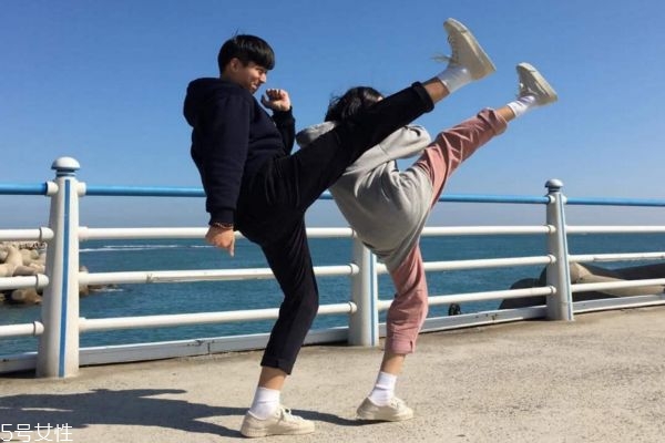 談戀愛(ài)男生主動(dòng)還是女生主動(dòng) 談戀愛(ài)一定要男生主動(dòng)嗎