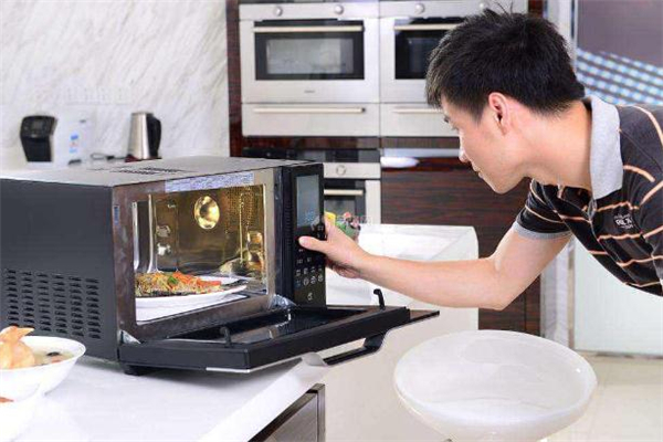 微波爐加熱會(huì)破壞食物營養(yǎng)嗎 微波爐里能放什么碗