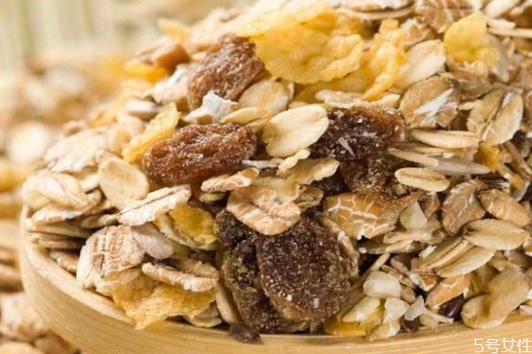 燕麥片有什么營養(yǎng)價(jià)值呢 吃燕麥片可以減肥嗎