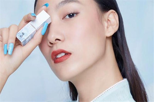 舞臺(tái)妝適合用什么眼影 舞臺(tái)妝眼影該怎么畫(huà)