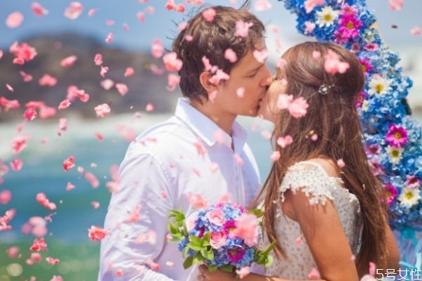 結(jié)婚彩禮錢歸父母還是子女 彩禮錢是給誰(shuí)的