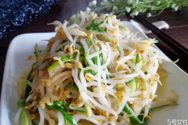 綠豆芽的營(yíng)養(yǎng)價(jià)值有什么呢 吃綠豆芽有什么作用呢
