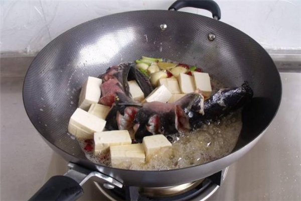 鯰魚(yú)的內(nèi)臟可以吃嗎 鯰魚(yú)的內(nèi)臟怎么清理