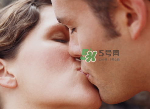 如何接吻更有感覺？如何接吻讓她舒服？