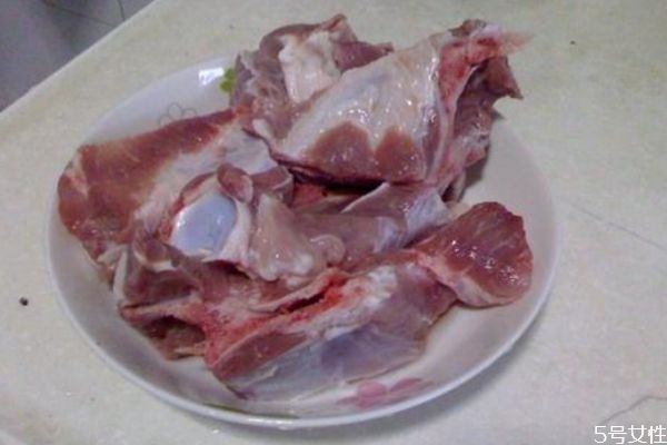 豬骨有什么營養(yǎng)價(jià)值呢 吃豬骨有什么好處呢