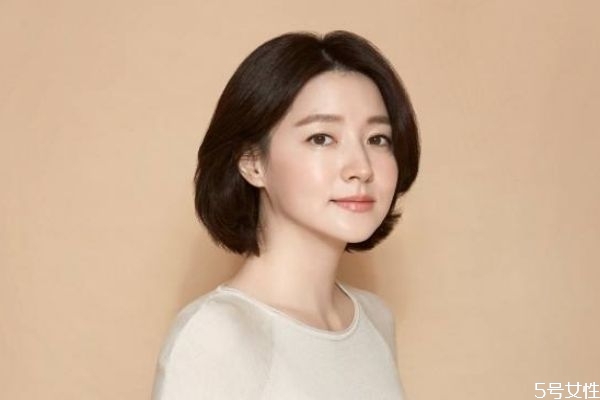 臉上長痘痘可以化妝嗎 經(jīng)?；瘖y長痘痘怎么辦