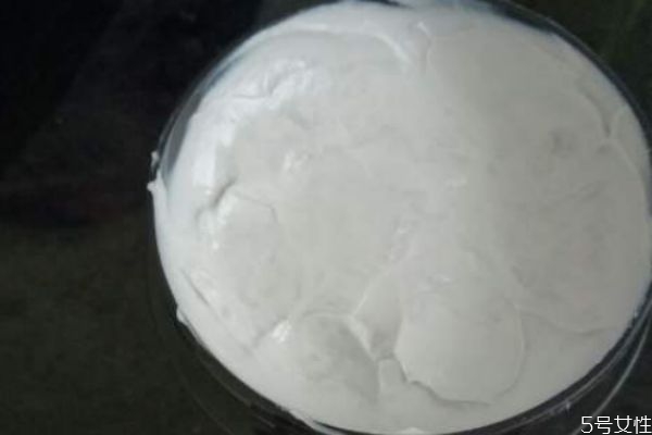 發(fā)泥和發(fā)蠟哪種好 定型用發(fā)蠟好還是發(fā)泥好