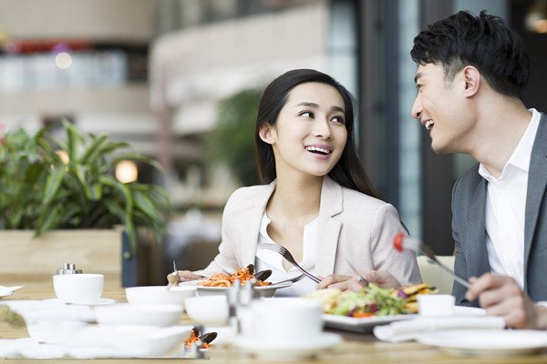 戀愛(ài)中該不該花男友的錢(qián) 戀愛(ài)中花男友錢(qián)好嗎