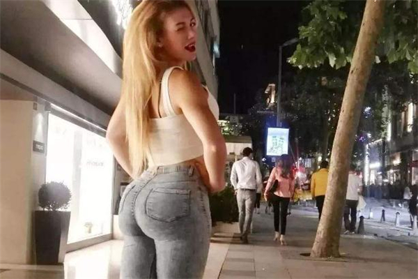 假體豐臀一般多少錢(qián) 假體豐臀手術(shù)價(jià)格