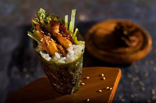 鰻魚(yú)手卷怎么做好吃 鰻魚(yú)手卷的做法