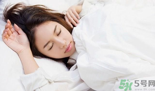 睡覺(jué)流口水是什么原因？睡覺(jué)流口水怎么辦？