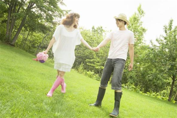 已婚男人愛(ài)上你的表現(xiàn) 已婚男人心里有你的表現(xiàn)