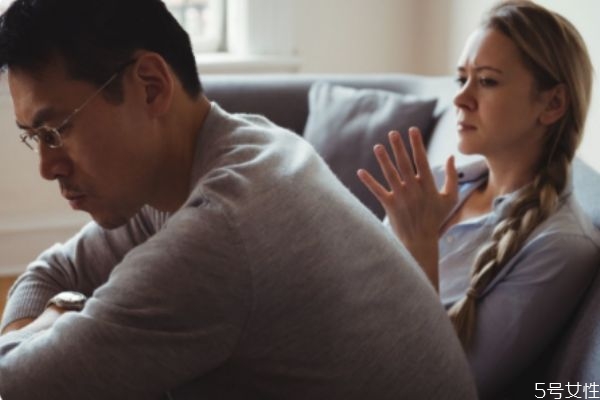 老婆想離婚表現(xiàn) 女人對(duì)你冷戰(zhàn)說(shuō)明什么