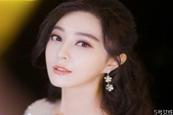 臉上反光是皮膚好嗎 面部反光是因?yàn)槭裁丛?><p>臉上反光是皮膚好嗎 面部反光是因?yàn)槭裁丛?/p> </a></li>
<li><a href=