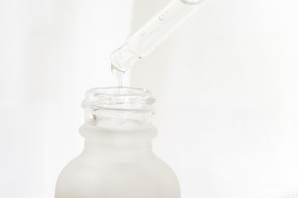煙酰胺會擴(kuò)張紅血絲嗎 煙酰胺停用皮膚還白嗎