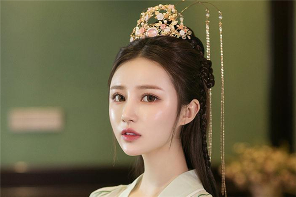 漢服發(fā)冠怎么戴 漢服發(fā)冠日?？梢源鲉?></p><h3 style=