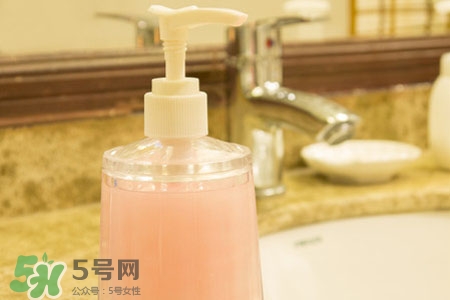 洗衣服能用洗手液嗎？洗手液可以洗衣服嗎？