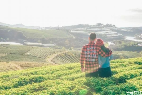 如何放棄一個(gè)深?lèi)?ài)的人 放棄深?lèi)?ài)的人最好的方法