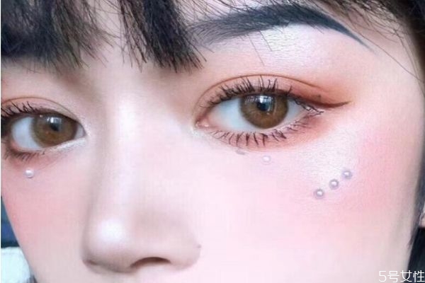 美瞳不戴了要如何保管 長(zhǎng)久不戴的美瞳怎么保存
