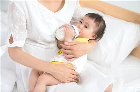 母乳親喂和瓶喂可以同時進(jìn)行嗎 母乳親喂和瓶喂的區(qū)別