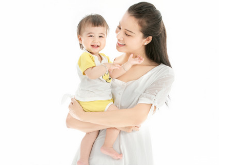 早產(chǎn)兒吃什么增強抵抗力 早產(chǎn)兒發(fā)育遲緩的表現(xiàn)