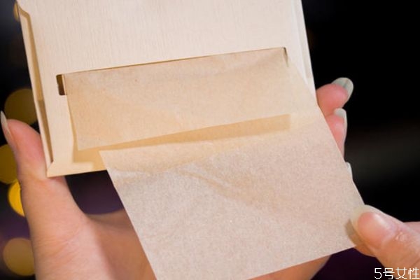 吸油紙會吸走護(hù)膚品嗎 臉上長痘用吸油紙好嗎